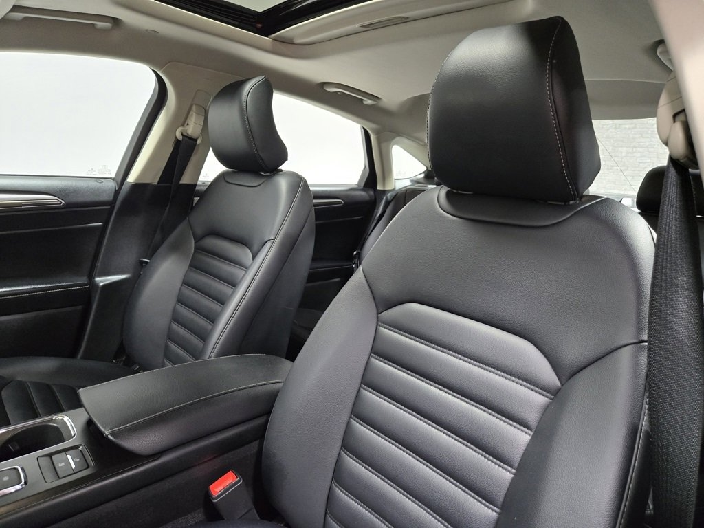 Used 2019 Ford Fusion SEL image 12