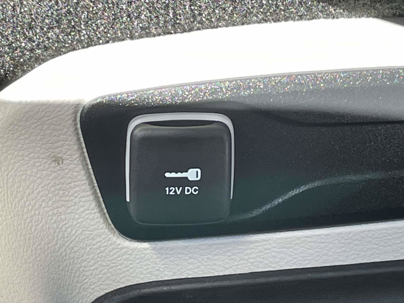Used 2023 Chrysler Pacifica Touring-L FWD image 31