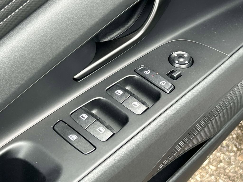 New 2025 Hyundai Elantra SEL FWD image 15