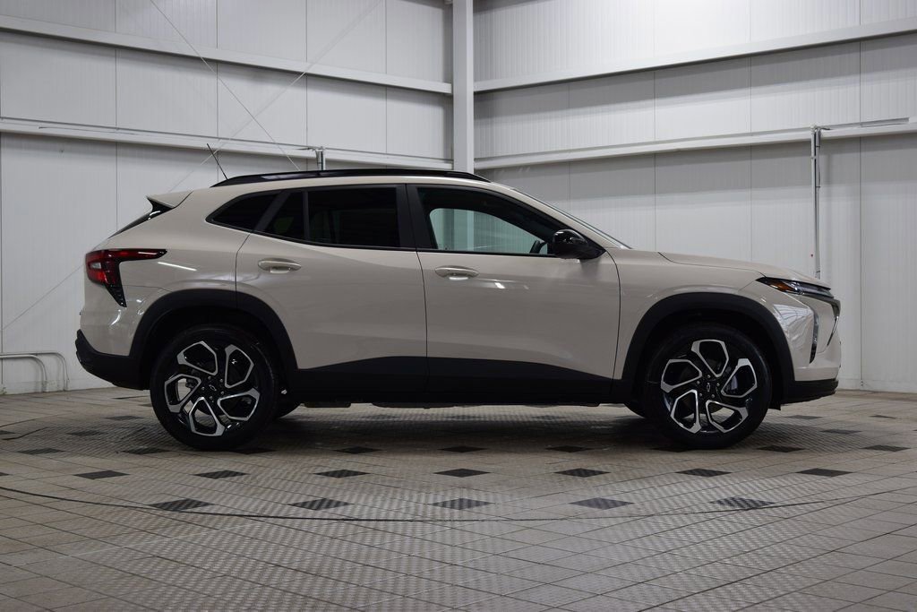 New 2026 Chevrolet Trax RS w/ Sunroof Package image 9