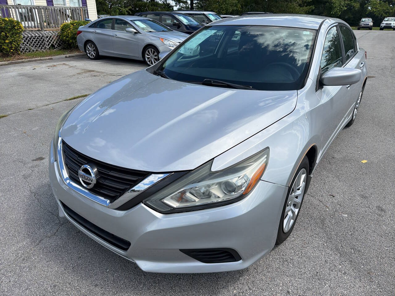 Used 2016 Nissan Altima 2.5 S w/ Power Driver Seat Package FWD image 1