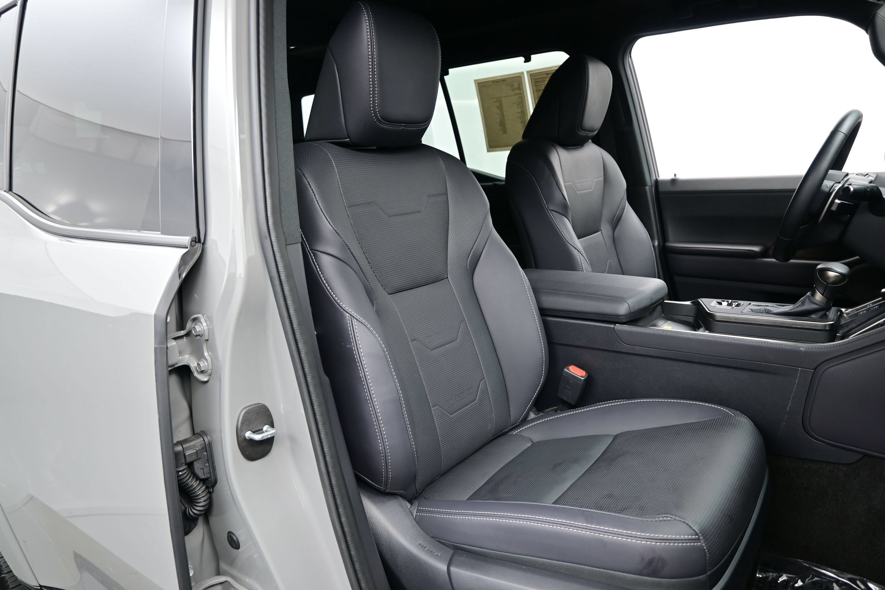 Used 2025 Lexus GX 550 w/ Accessory Package (2T) AWD/4WD image 14