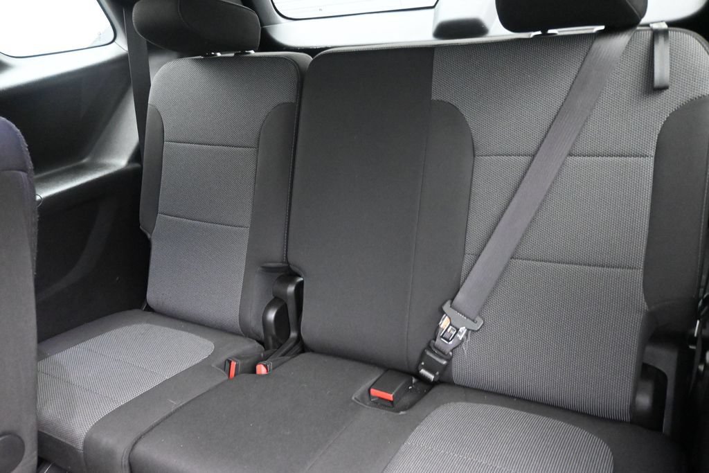 Used 2023 Chevrolet Traverse LT FWD image 14