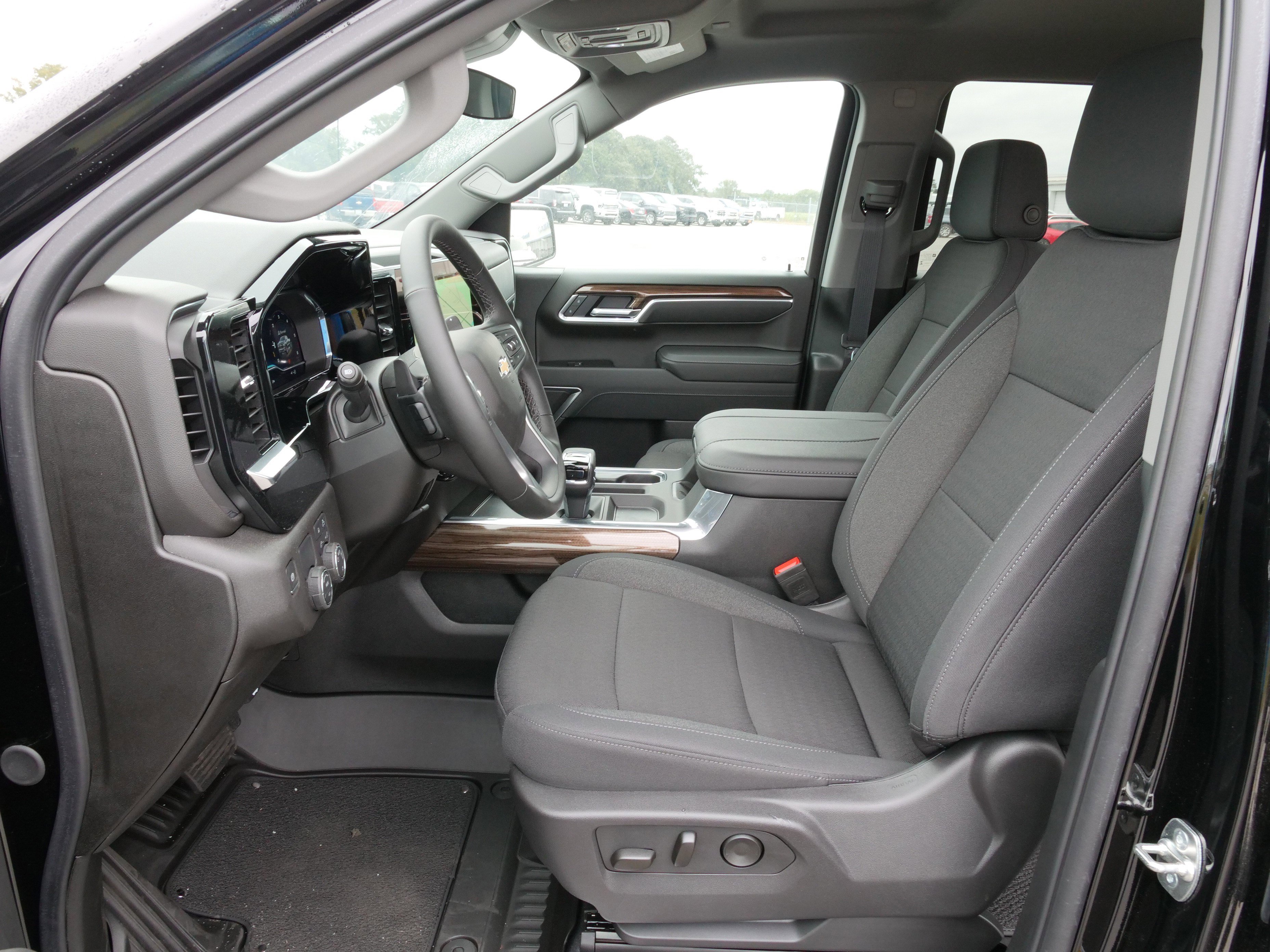 New 2025 Chevrolet Silverado 1500 LT w/ Safety Package image 17
