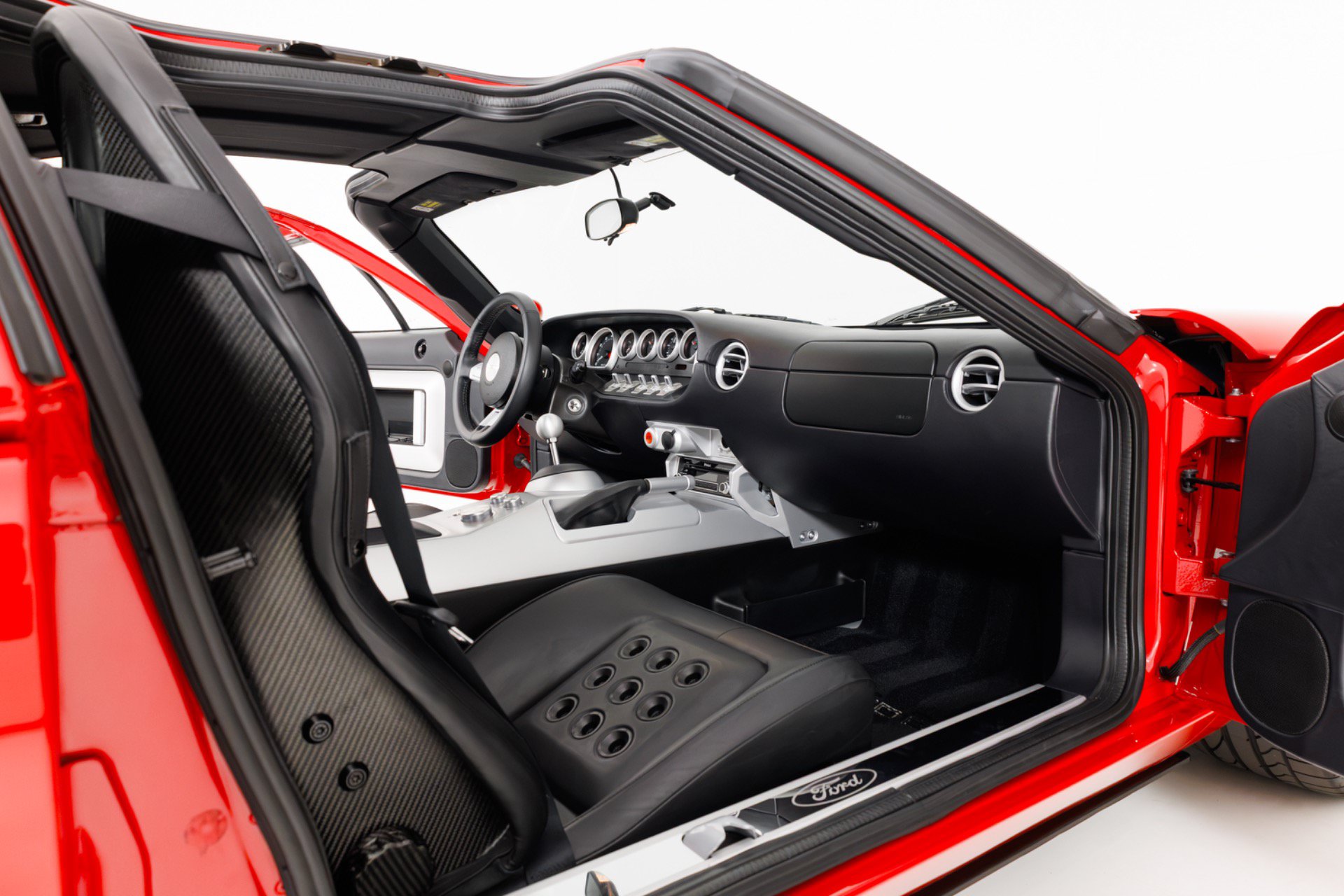 Used 2006 Ford GT RWD image 35