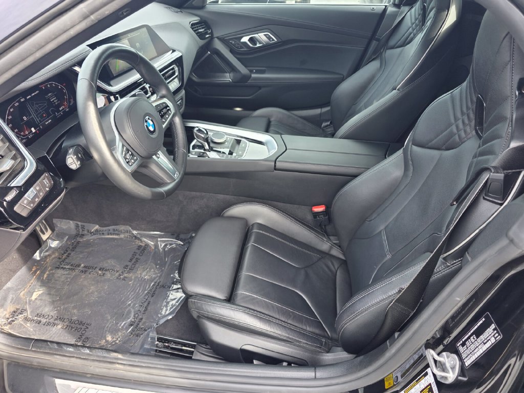 Used 2022 BMW Z4 M40i w/ Driving Assistance Package RWD image 8