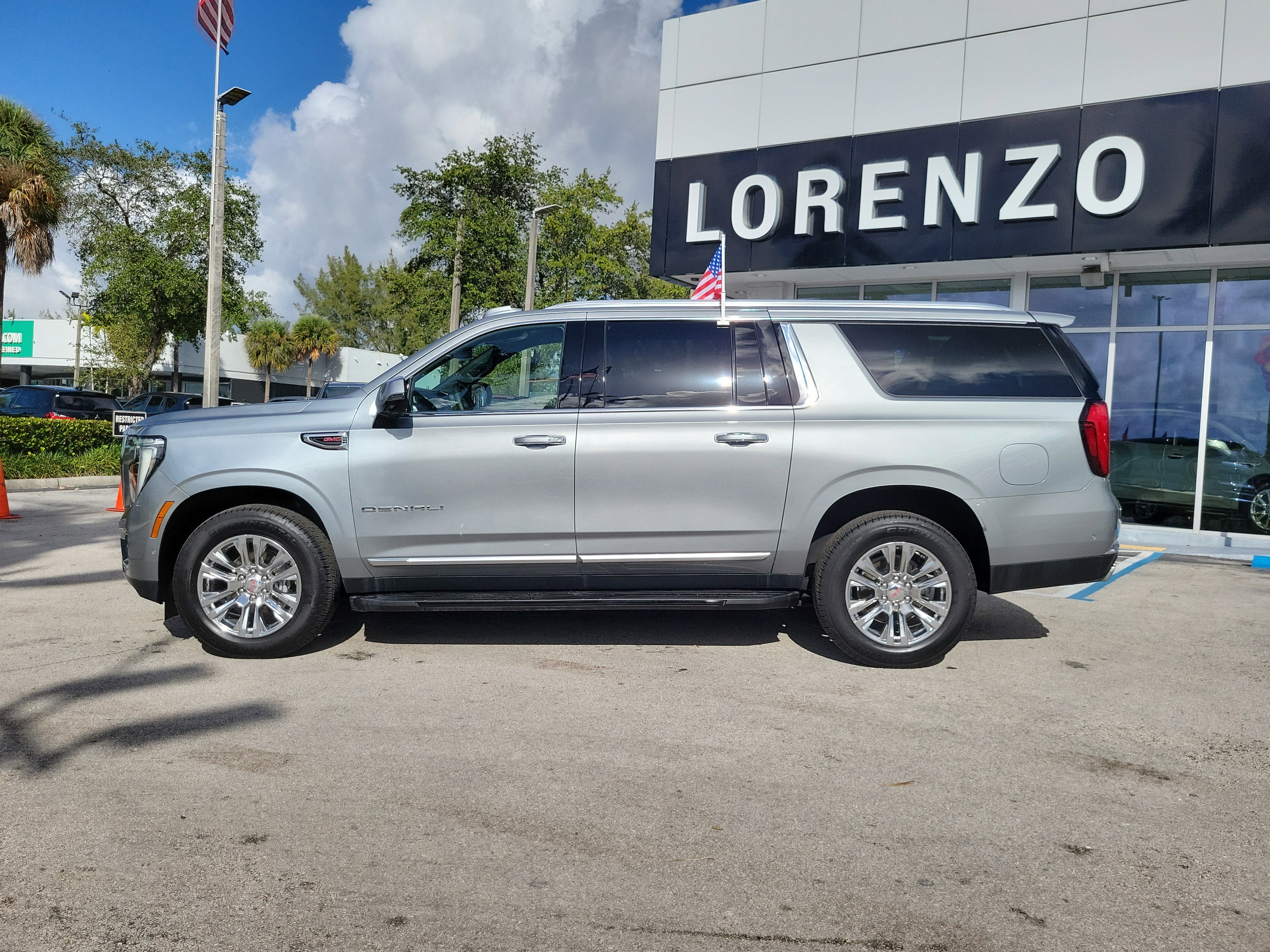 Used 2025 GMC Yukon XL Denali image 8