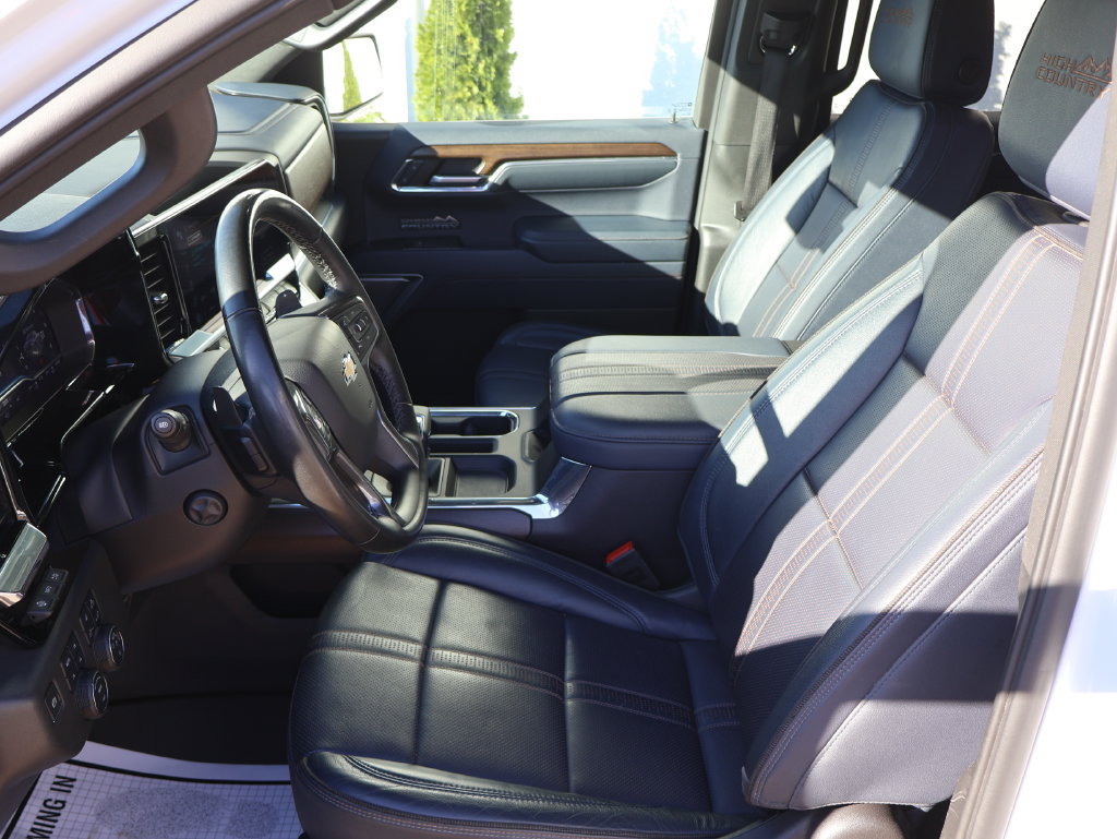 Used 2024 Chevrolet Silverado 1500 High Country w/ High Country Premium Package AWD/4WD image 16