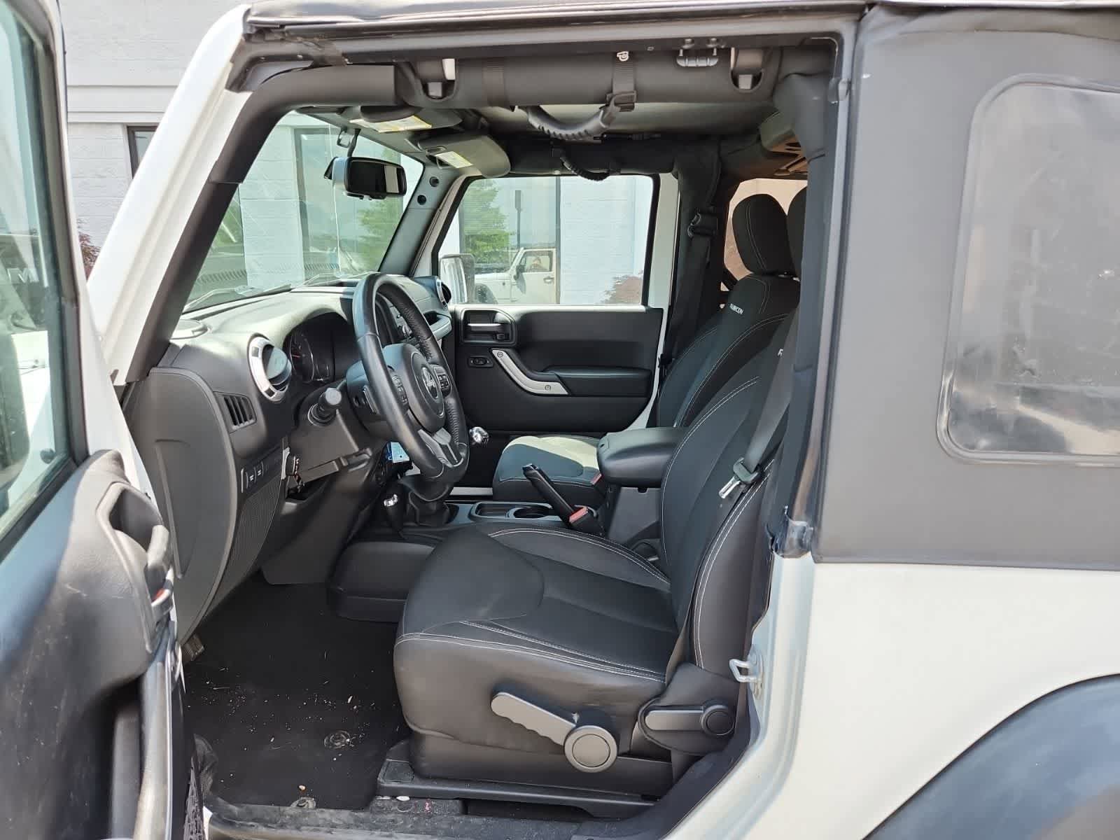 Used 2016 Jeep Wrangler Rubicon w/ Power Convenience Group AWD/4WD image 14