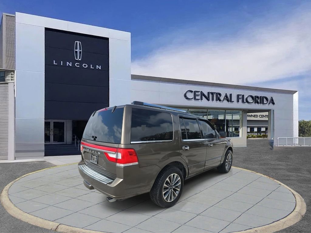 Used 2017 Lincoln Navigator Select image 3