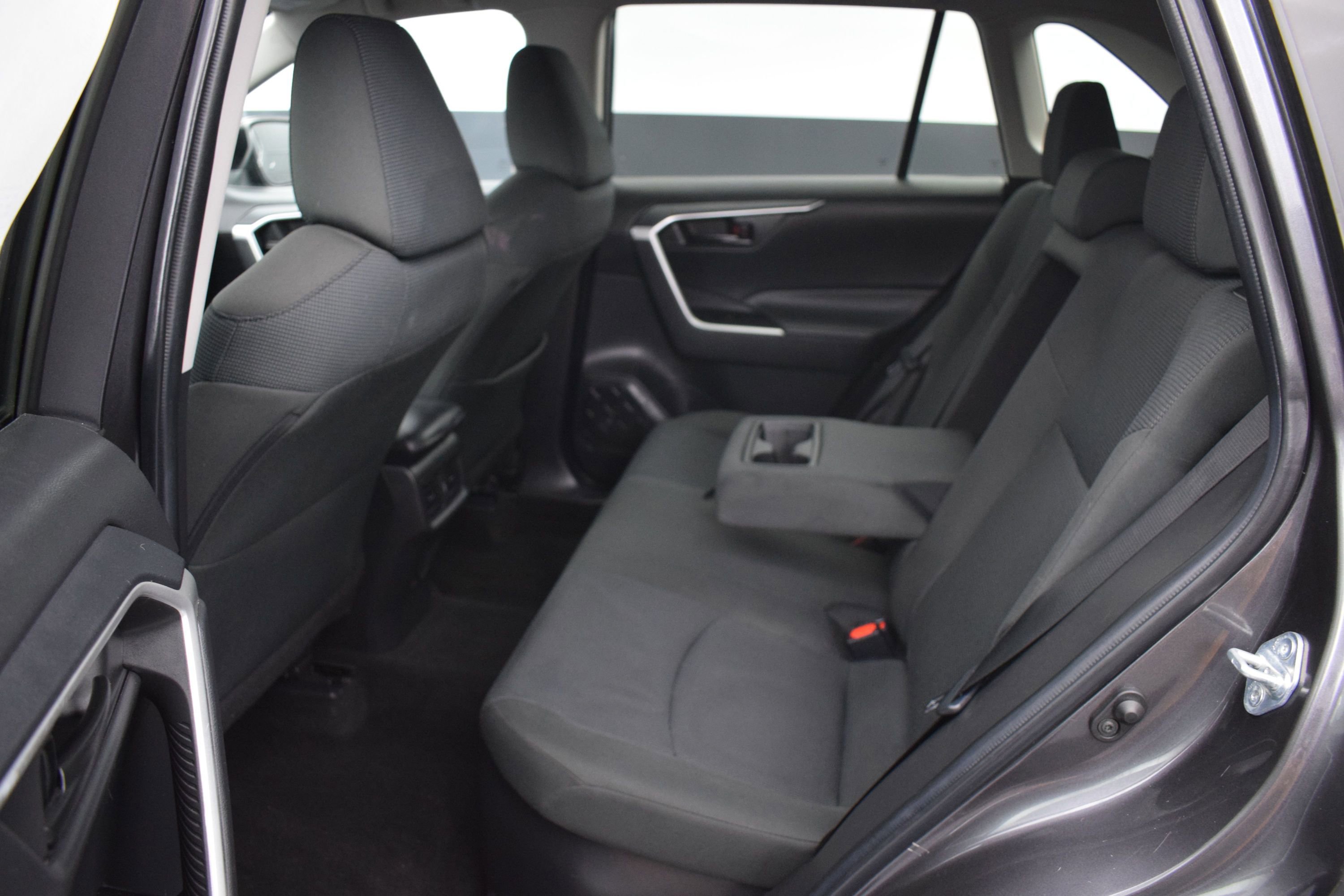 Used 2021 Toyota RAV4 LE AWD/4WD image 12