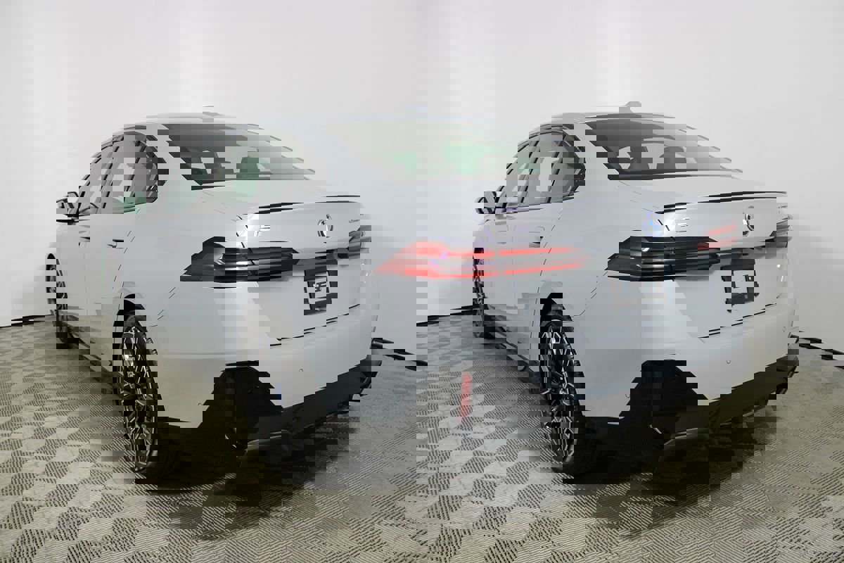 Used 2025 BMW i5 eDrive40i w/ M Sport Package image 44