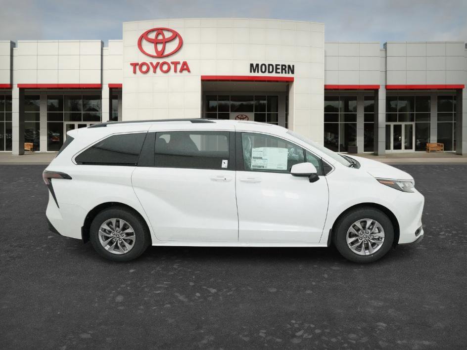 New 2026 Toyota Sienna XLE FWD image 10