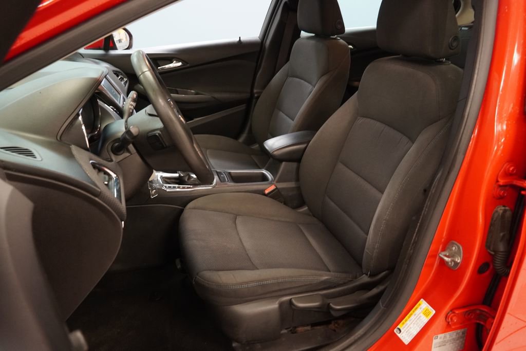 Used 2016 Chevrolet Cruze LT FWD image 3