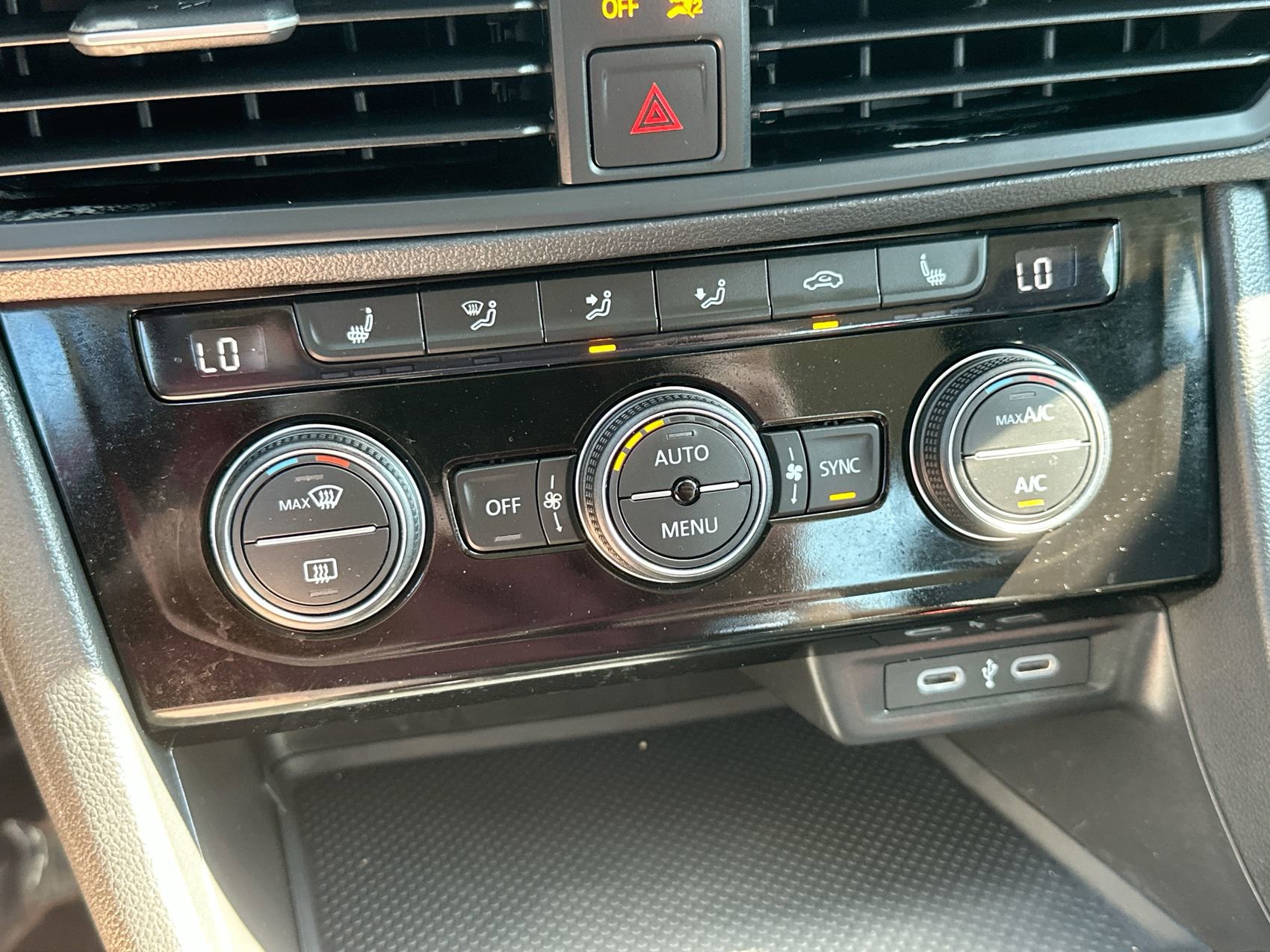 Used 2024 Volkswagen Jetta SE FWD image 18