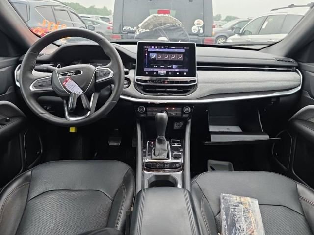 Used 2023 Jeep Compass Latitude w/ Sun and Sound Group AWD/4WD image 8