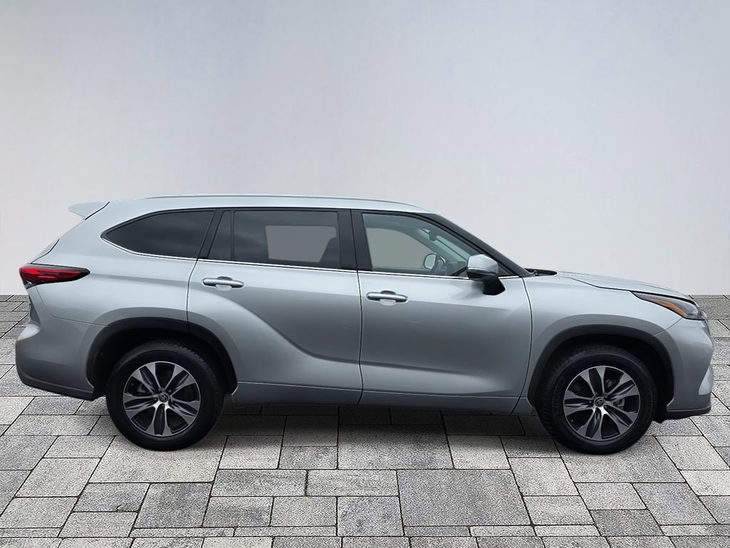 Used 2022 Toyota Highlander XLE image 8