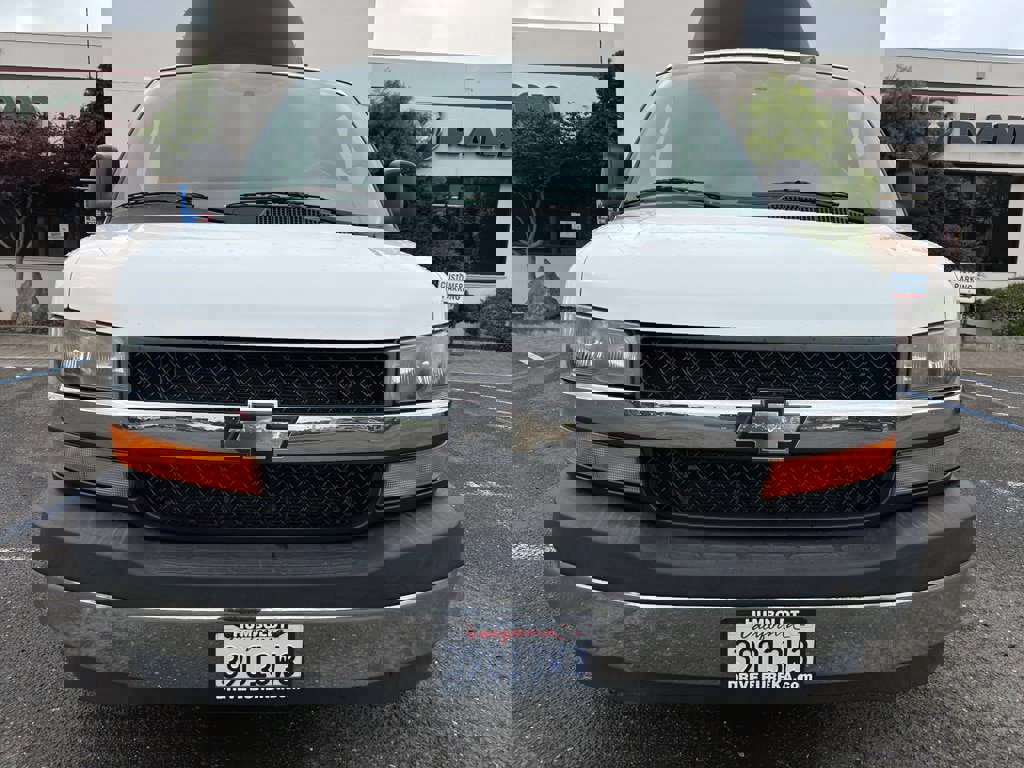 Used 2017 Chevrolet Express 3500 LT w/ LT Preferred Equipment Group image 2