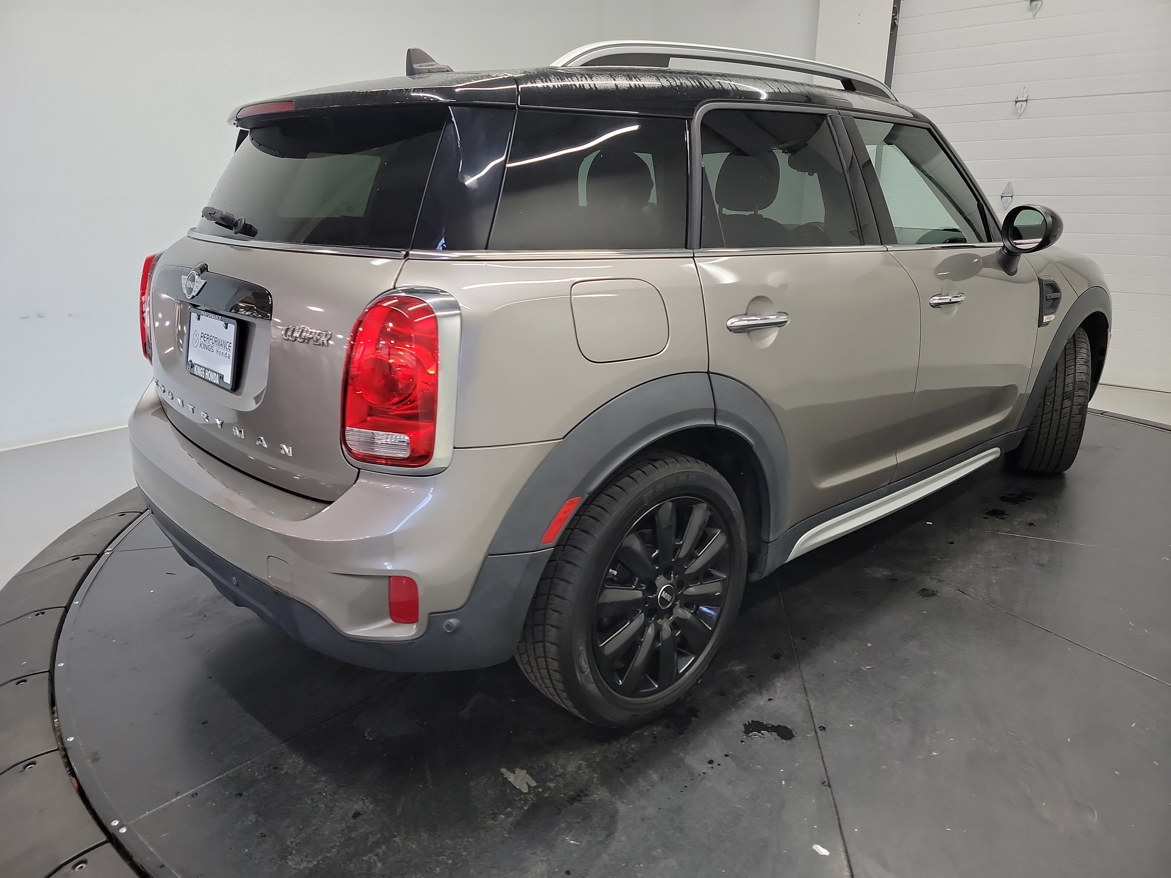 Used 2017 MINI Cooper Countryman FWD image 9
