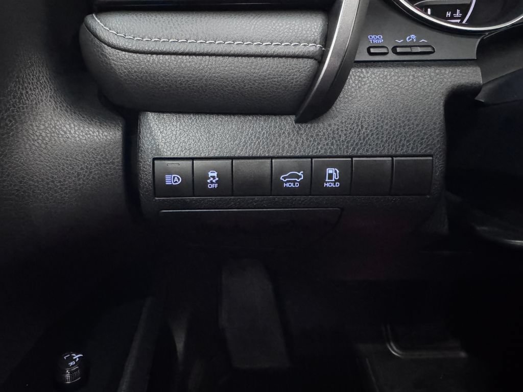 Used 2020 Toyota Camry SE w/ Carpet Mat Package AWD/4WD image 22