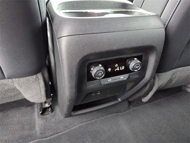 Used 2025 Chevrolet Traverse LT image 18