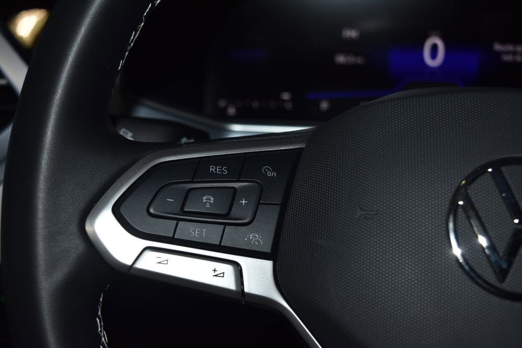 Certified 2025 Volkswagen Taos SE w/ Panoramic Sunroof Package image 7