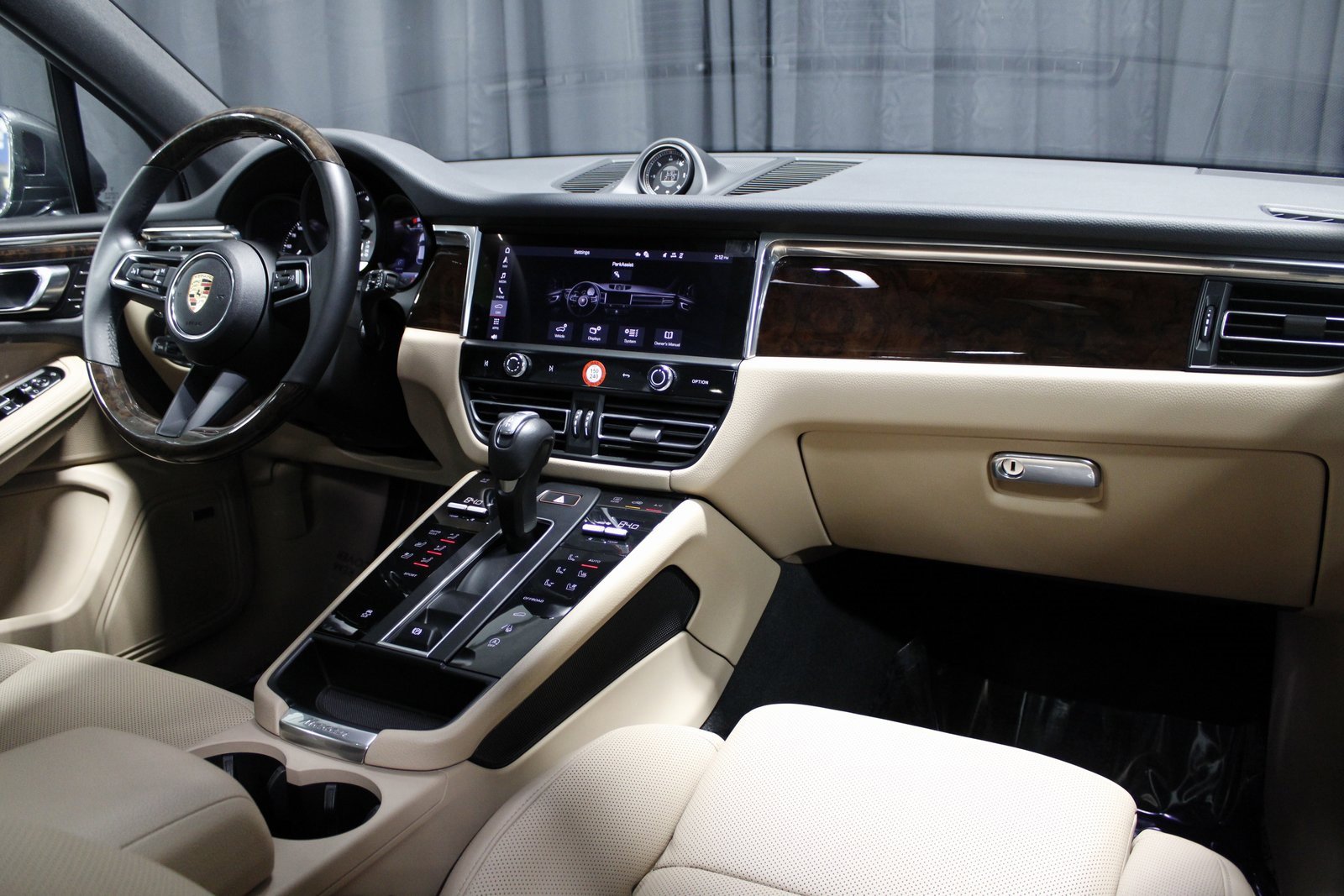 Certified 2025 Porsche Macan image 22