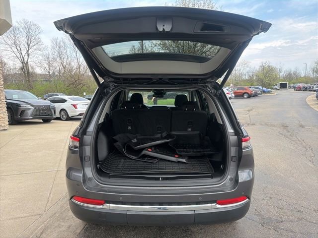 Used 2022 Jeep Grand Cherokee Laredo w/ Luxury Tech Group I image 17