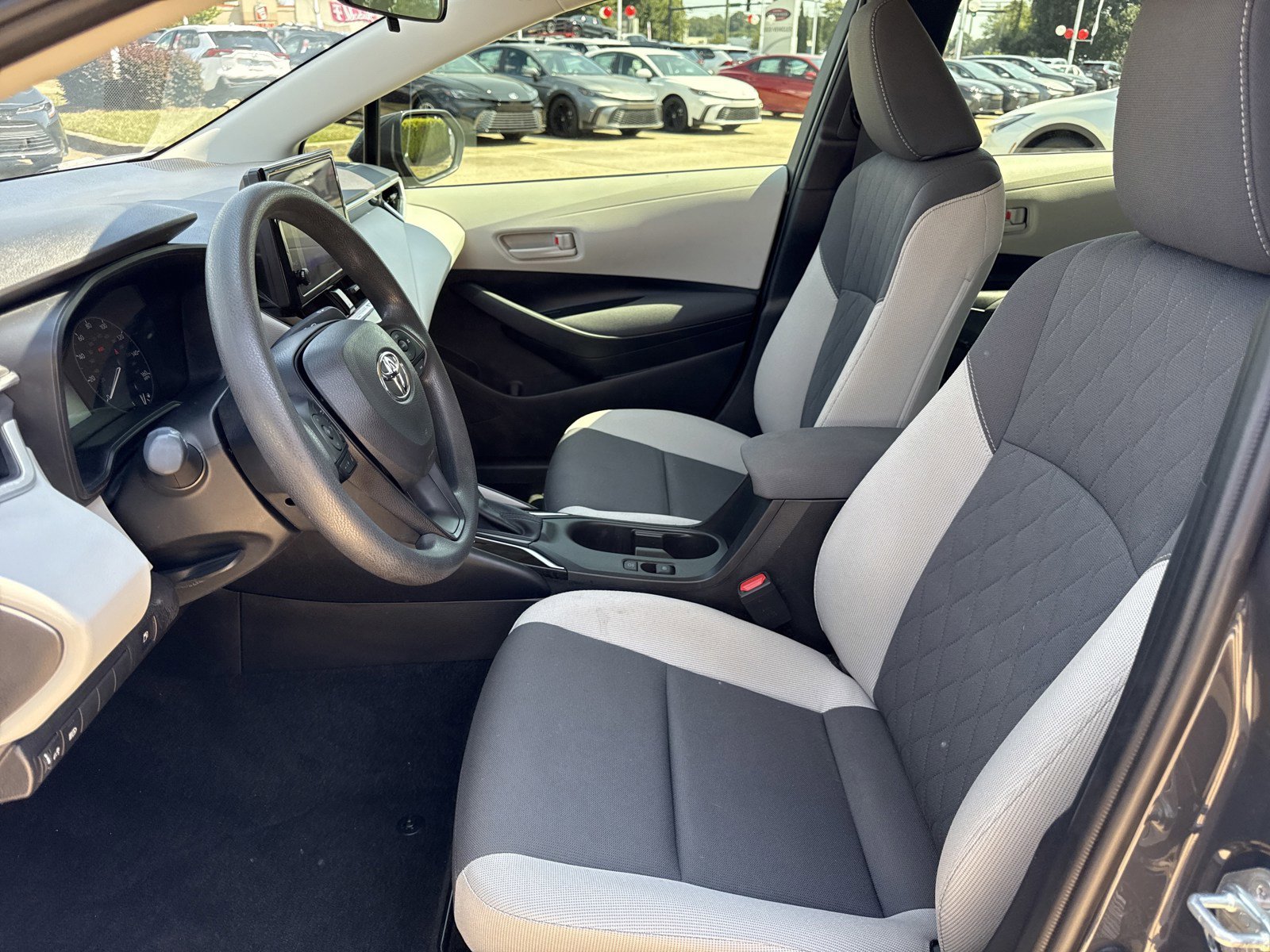 Used 2024 Toyota Corolla LE w/ LE Convenience Package image 8