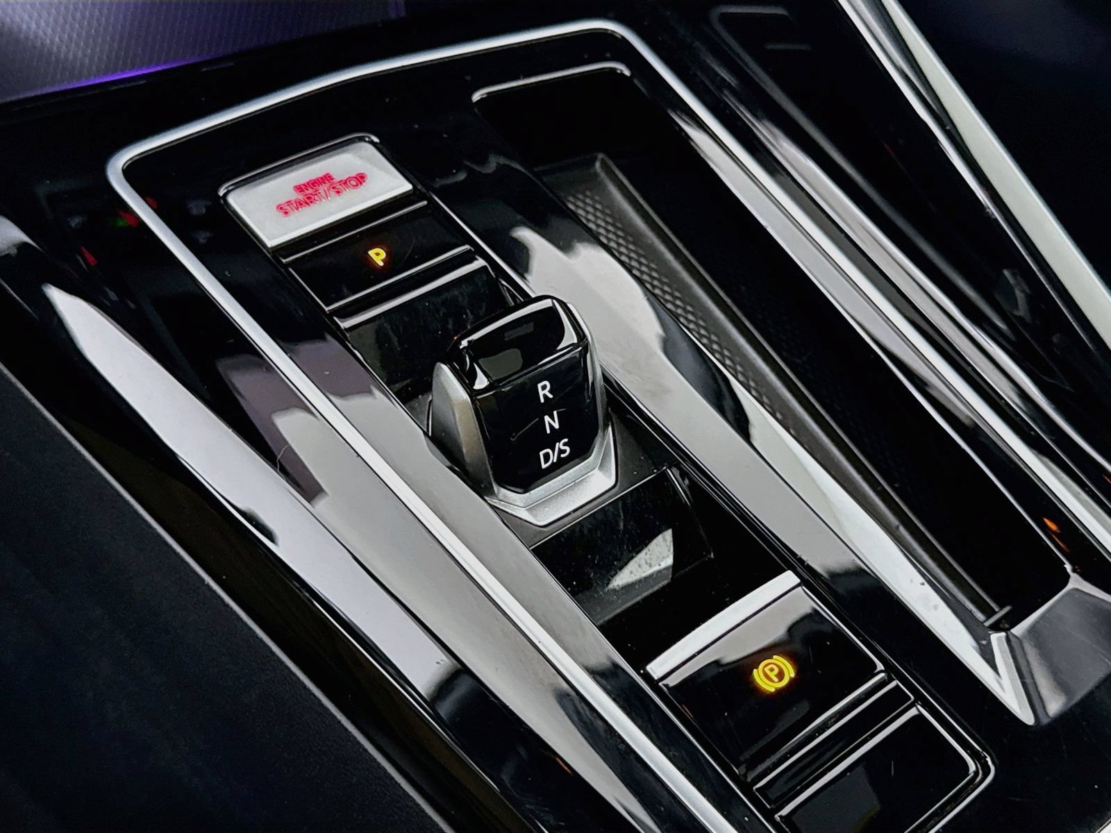 Certified 2025 Volkswagen GTI Autobahn FWD image 19