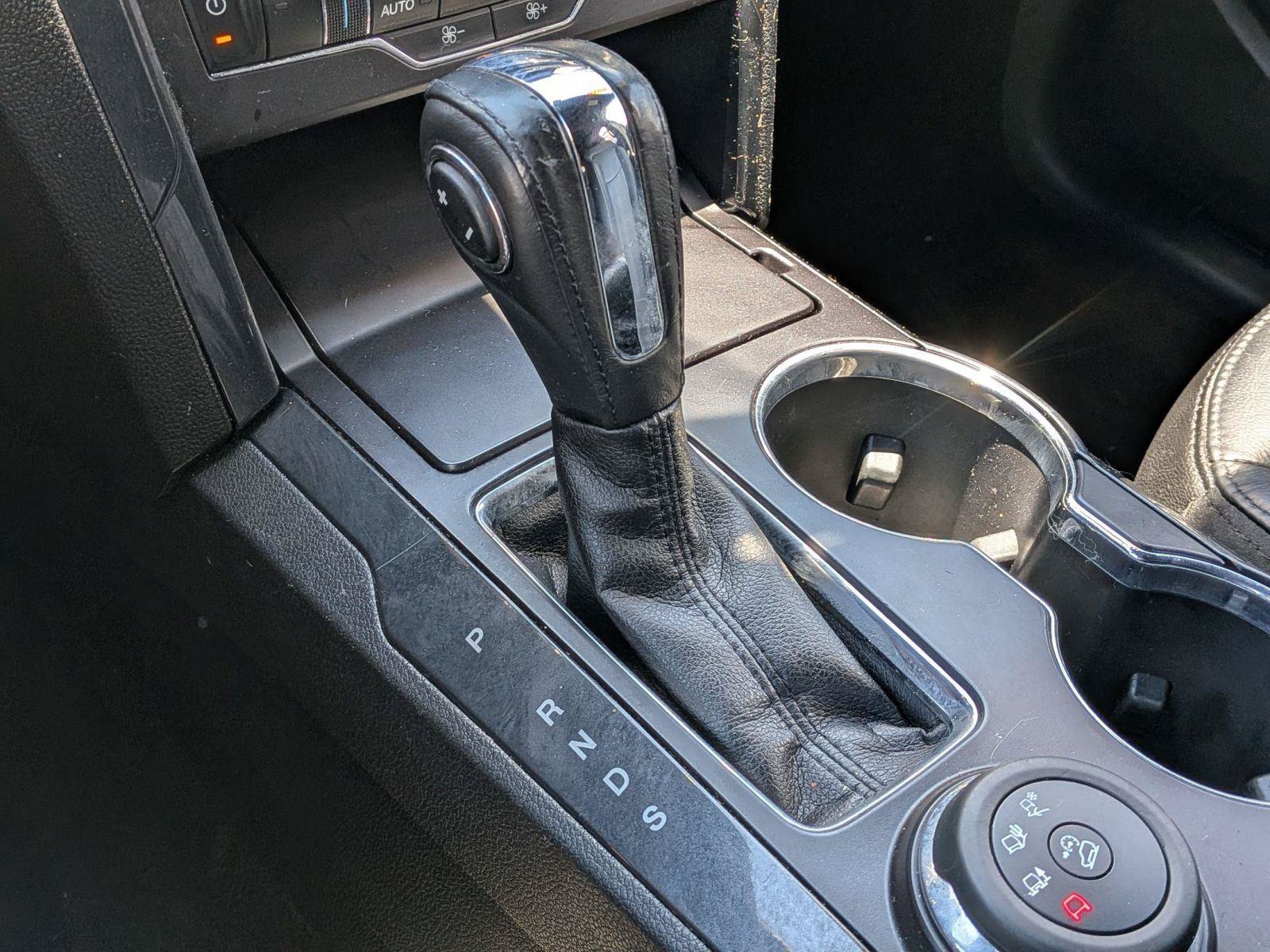 Used 2018 Ford Explorer XLT w/ Equipment Group 202A AWD/4WD image 13