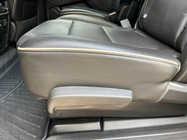 Used 2024 Chevrolet Traverse Premier w/ Redline Edition AWD/4WD image 42