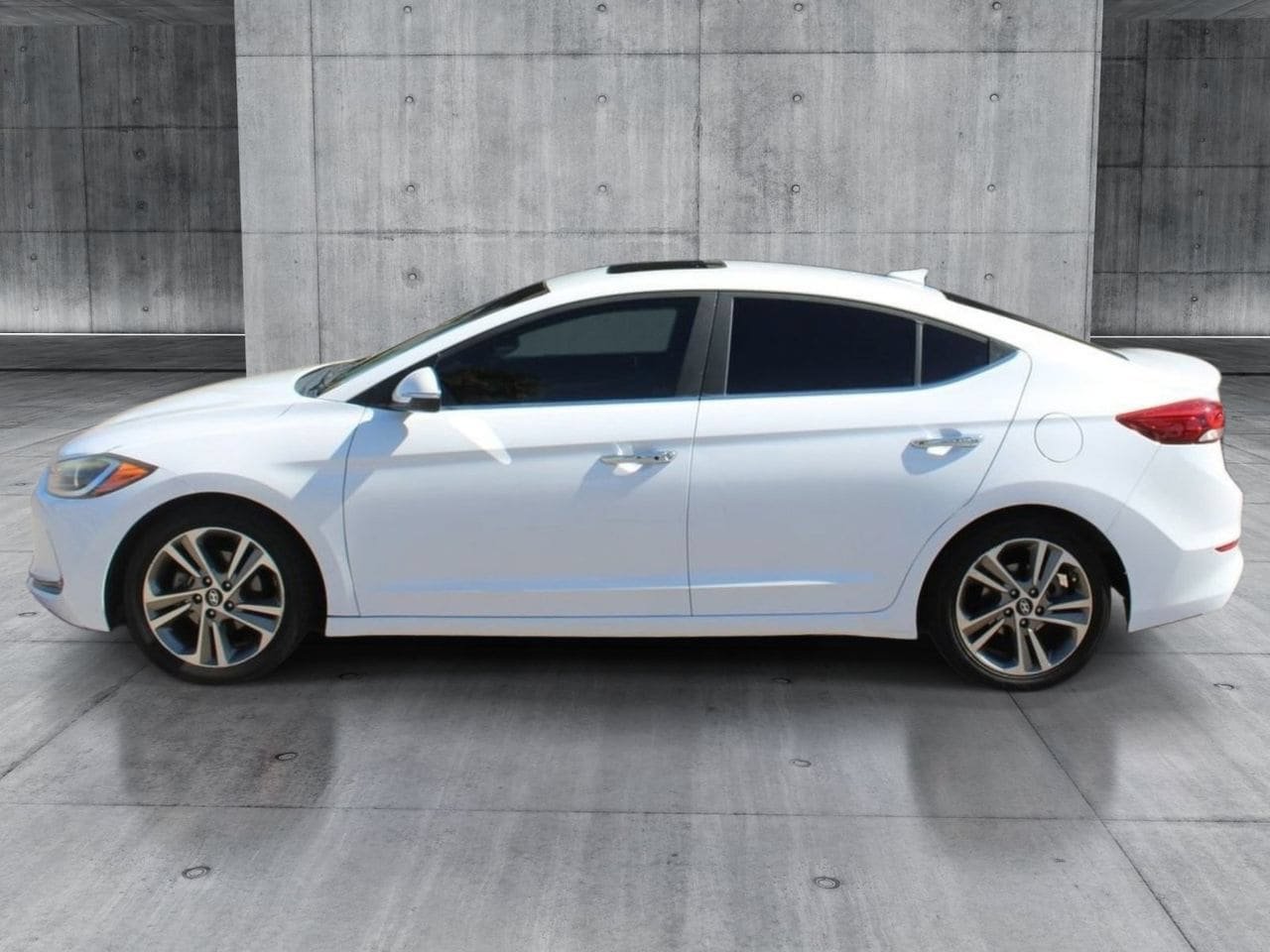 Used 2017 Hyundai Elantra Limited w/ Limited Ultimate Package 05 FWD image 2