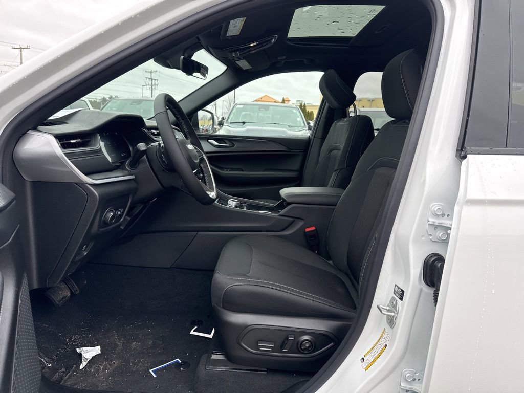 New 2026 Jeep Grand Cherokee Laredo image 18