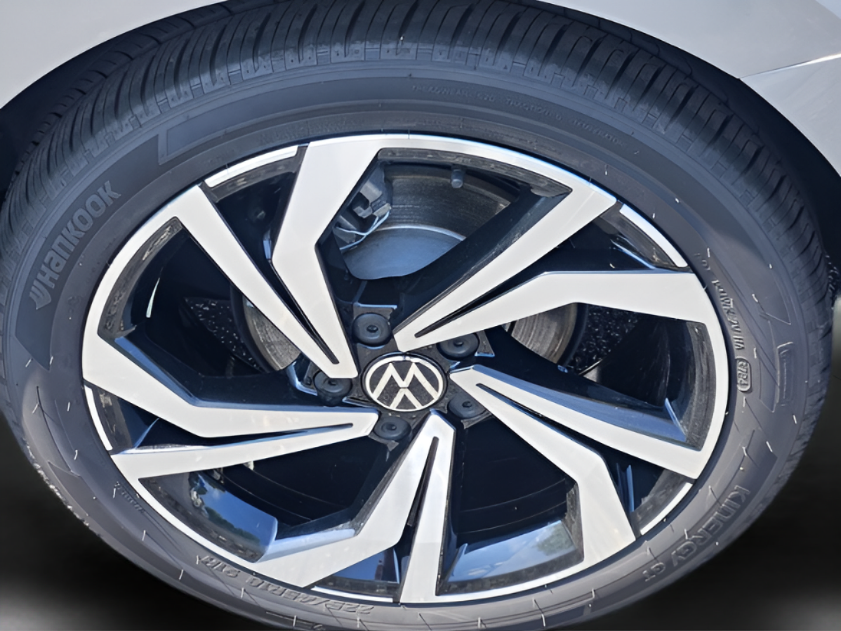 Used 2025 Volkswagen Jetta SEL FWD image 27