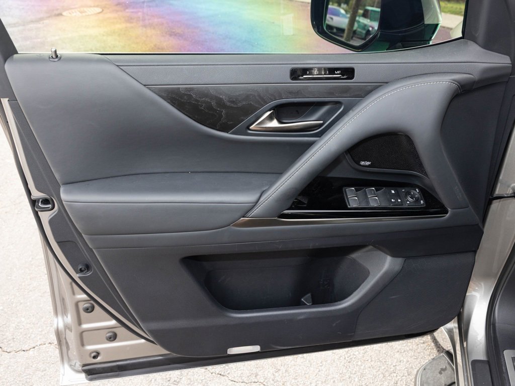 Used 2024 Lexus LX 600 4WD w/ Luxury Package image 17