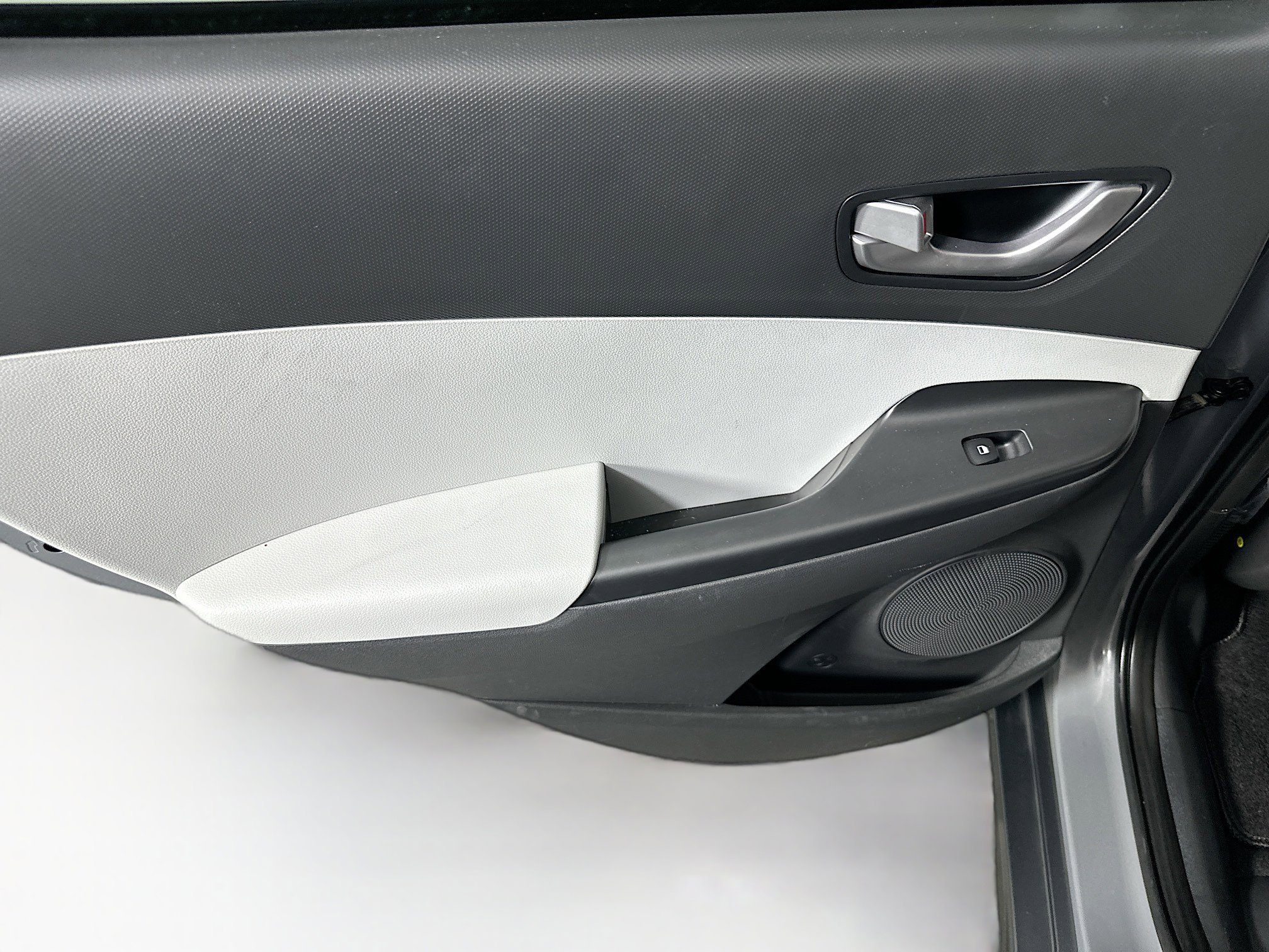 Used 2023 Hyundai Kona SE w/ Cargo Package image 24