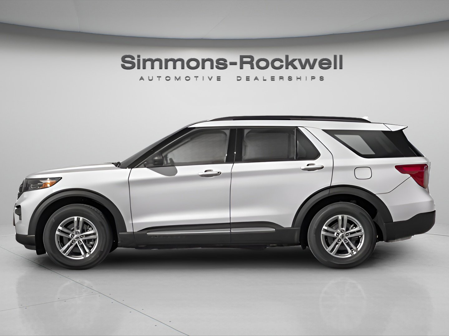 Used 2023 Ford Explorer XLT AWD/4WD image 3