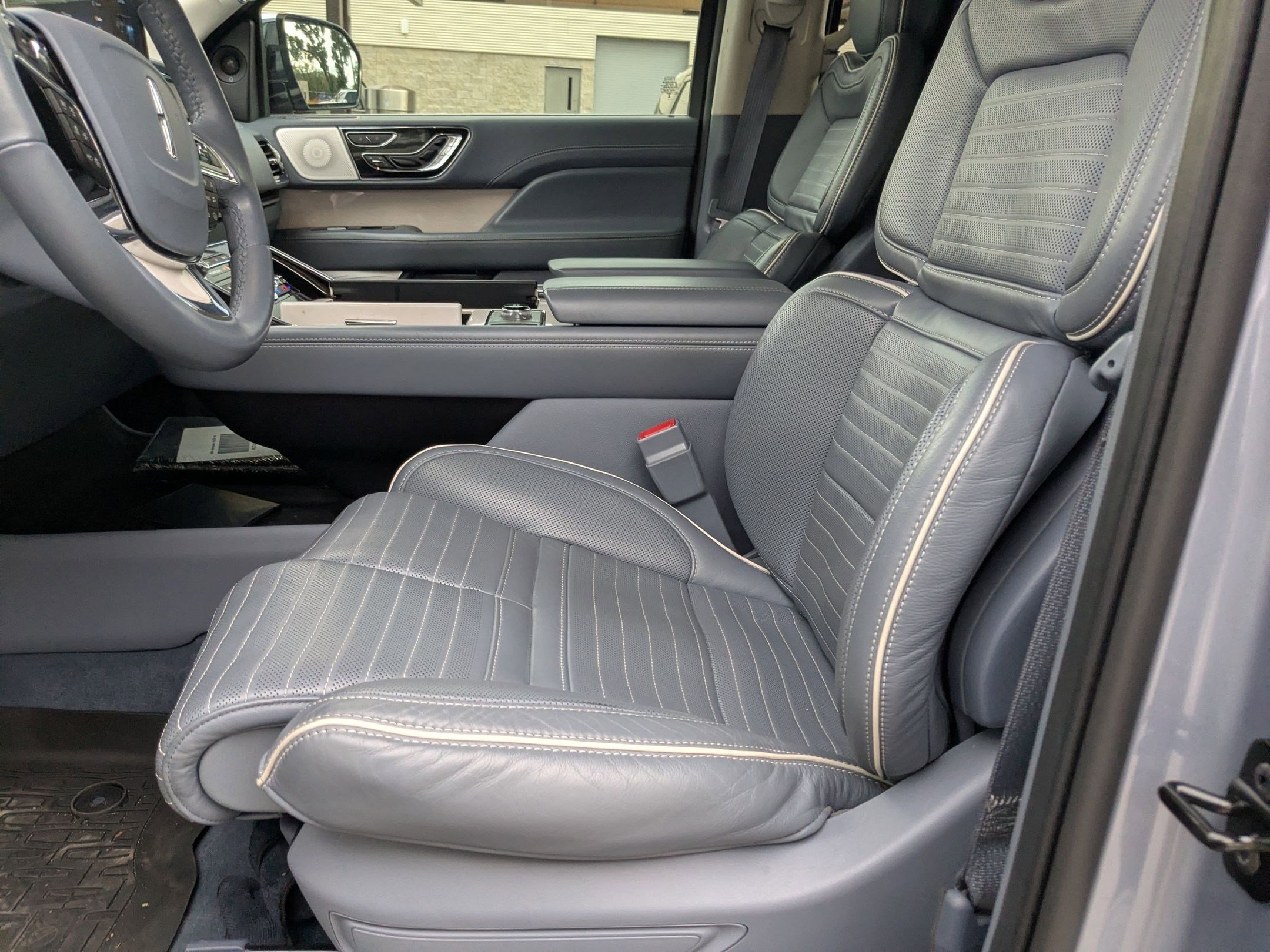 Used 2024 Lincoln Navigator L Black Label AWD/4WD image 9