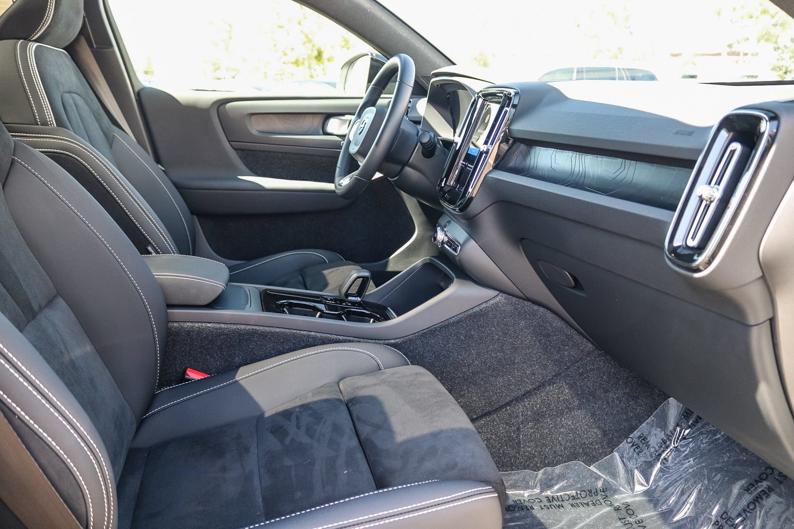 Used 2023 Volvo C40 P8 Recharge Plus w/ Climate Package AWD/4WD image 17