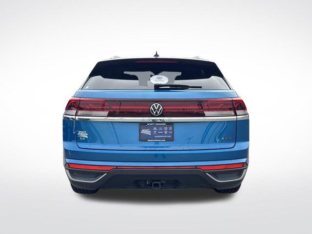 Used 2025 Volkswagen Atlas Cross Sport SE w/ Panoramic Sunroof Package image 5