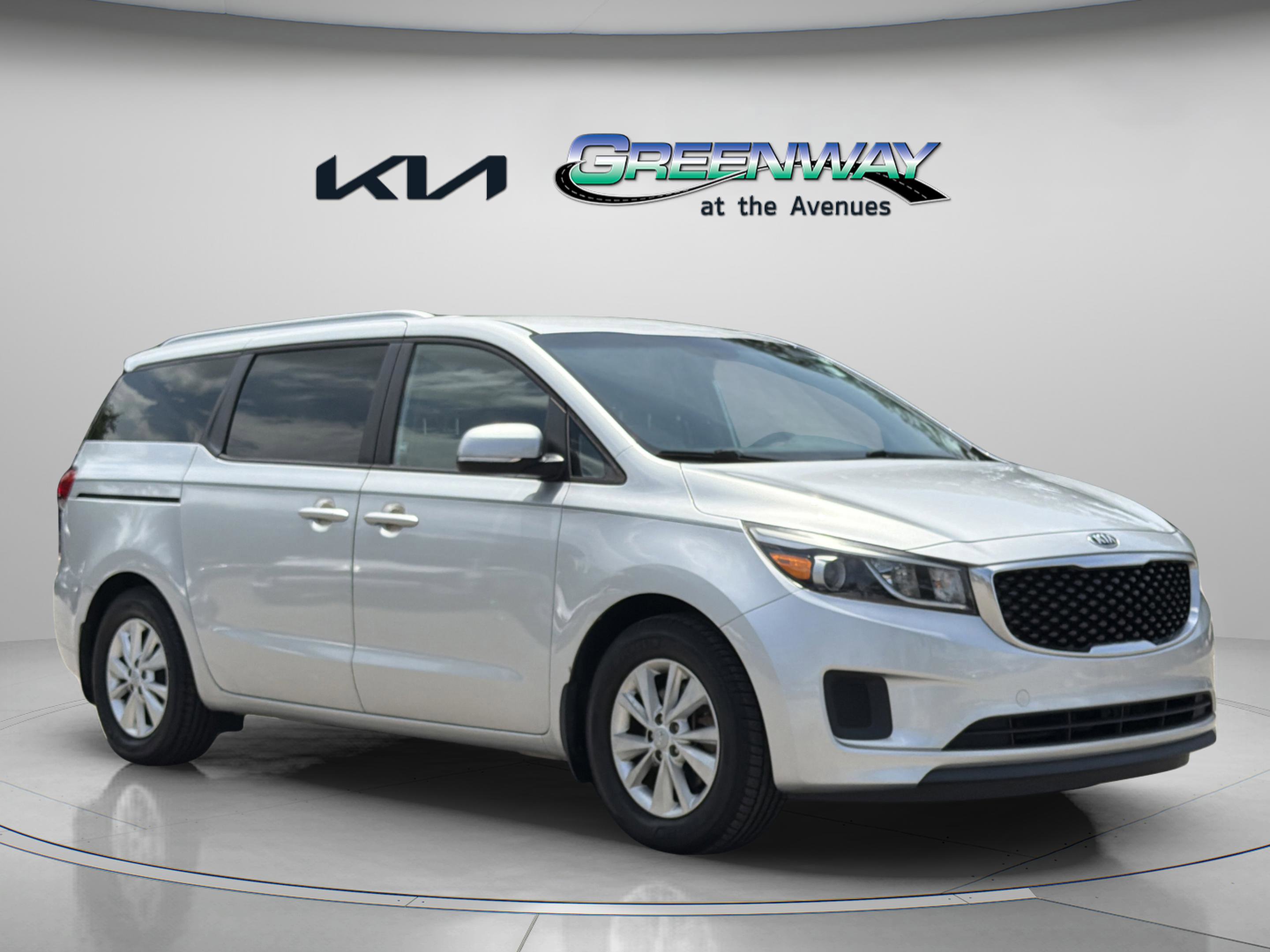 Used 2016 Kia Sedona LX w/ LX Convenience Package FWD image 2