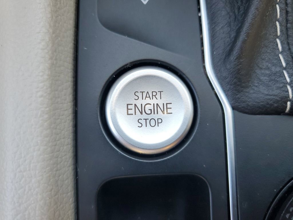 Used 2023 Volkswagen Atlas SE w/ Panoramic Sunroof Package image 29