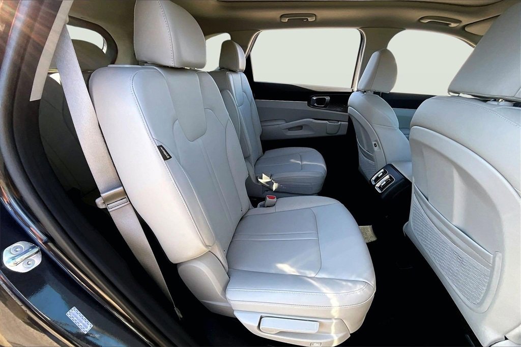 Certified 2025 Kia Sorento EX w/ Panoramic Sunroof Package image 29