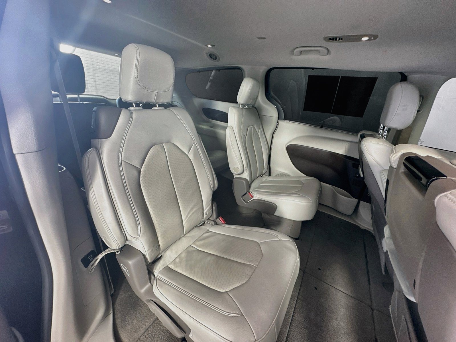 Used 2020 Chrysler Pacifica Touring-L Plus w/ Tire & Wheel Group FWD image 29