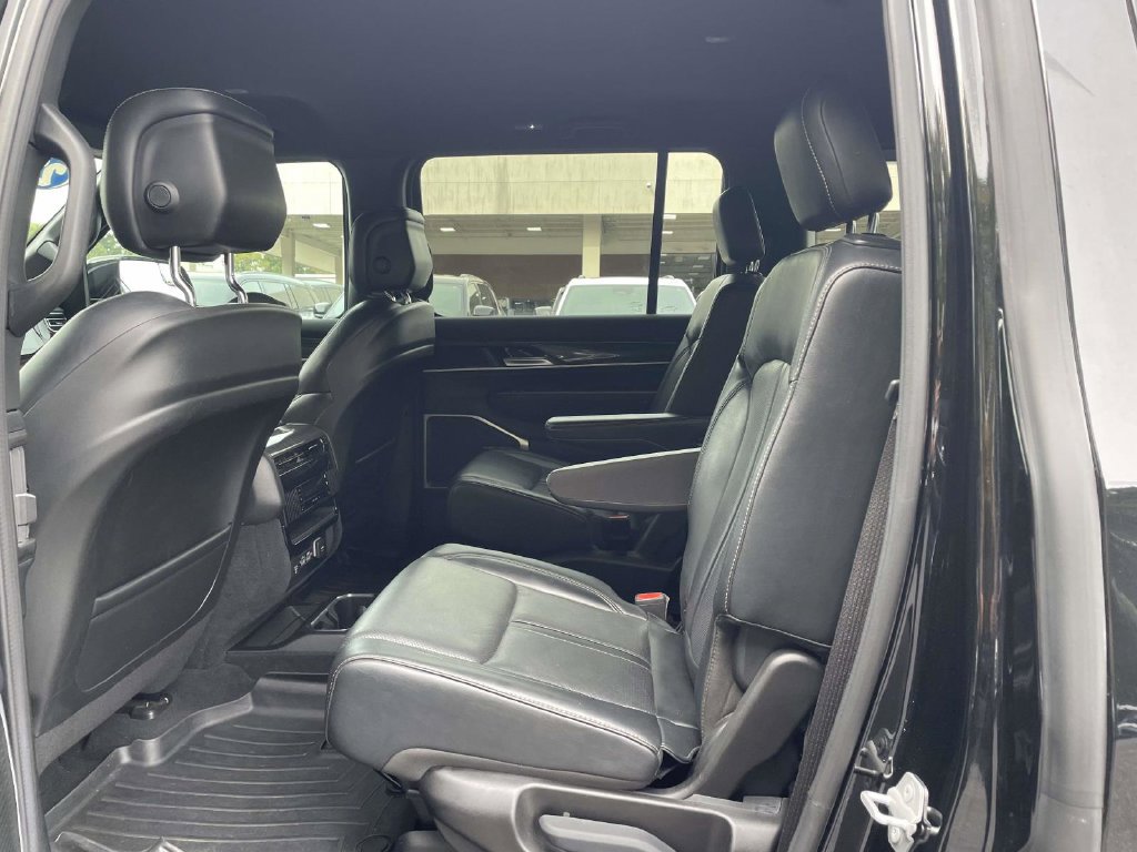 Certified 2022 Jeep Wagoneer Series II w/ Flexible Seating Group AWD/4WD image 22