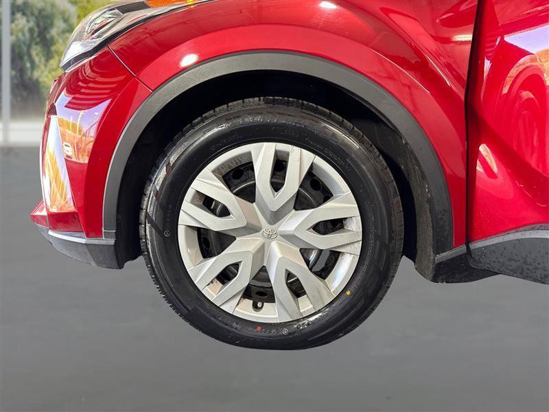 Used 2020 Toyota C-HR LE FWD image 18