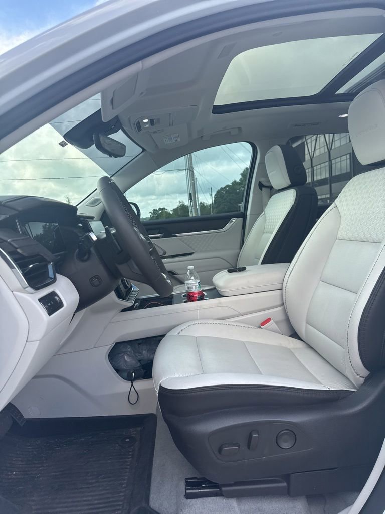 Used 2024 GMC Acadia Denali w/ Super Cruise Package FWD image 10