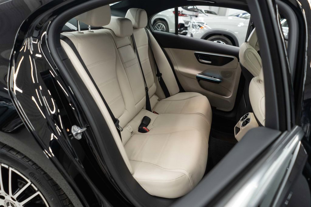 Used 2023 Mercedes-Benz C 300 C 300 4MATIC Sedan w/ Pinnacle Trim Package image 11