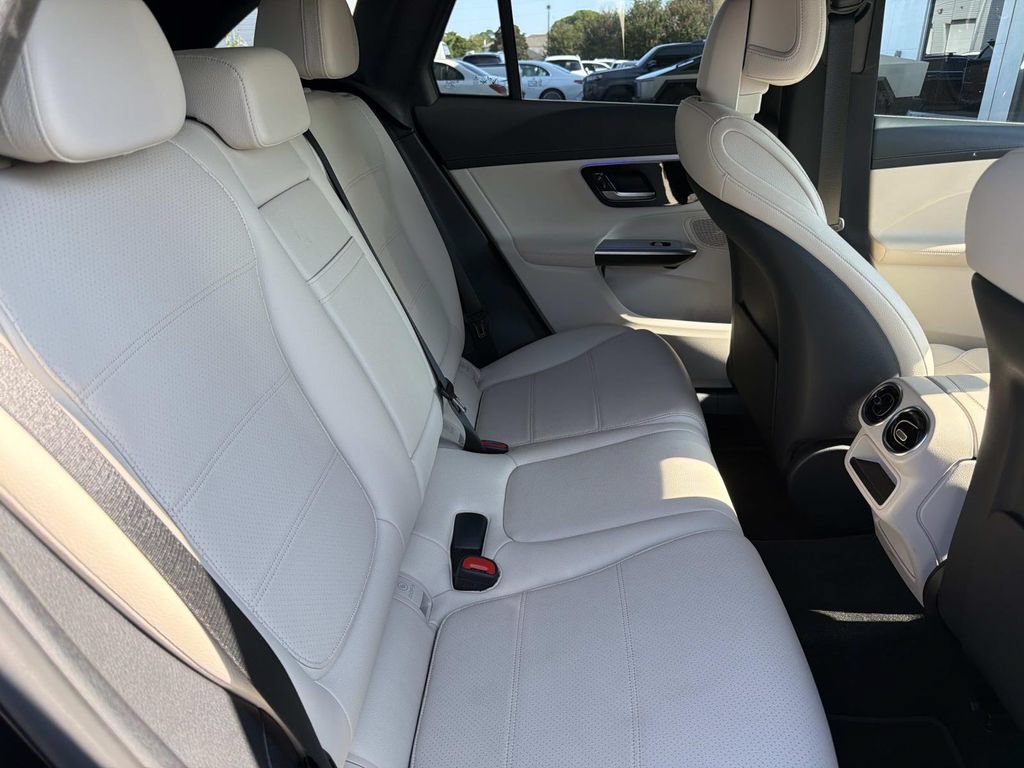 Used 2024 Mercedes-Benz GLC 300 4MATIC image 9